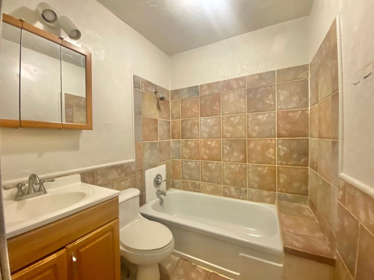 2307 20th St - Photo 4 of 15