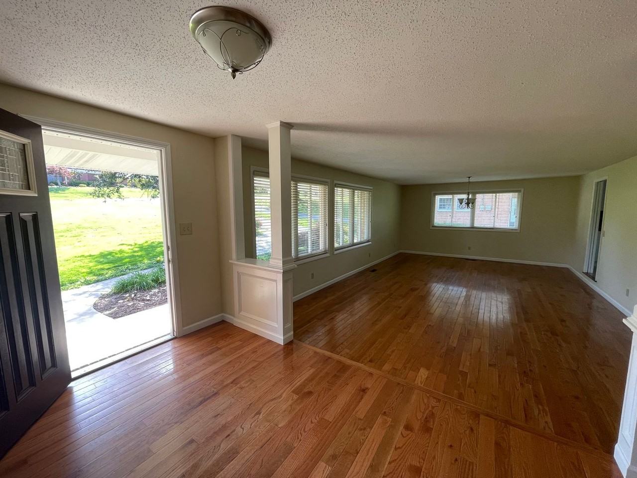 2233 Pendragon Rd - Photo 2 of 25