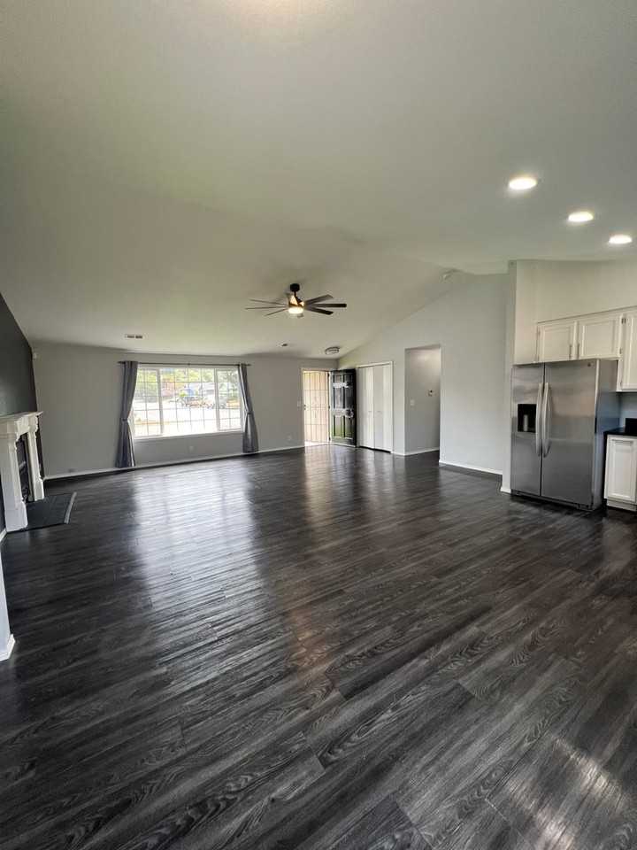 1081 Nelson Way - Photo 3 of 14