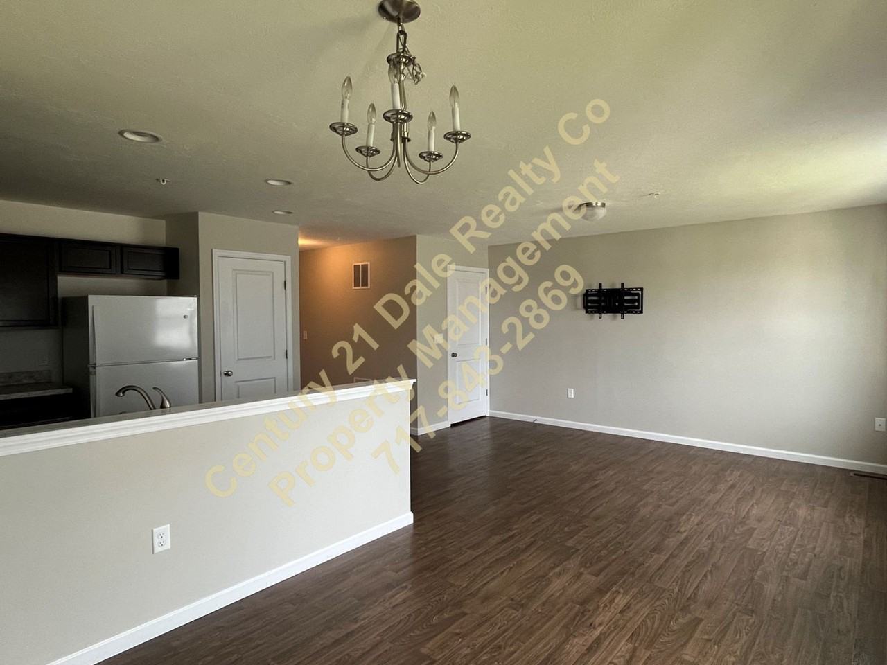 128 W South St - Photo 3 of 34