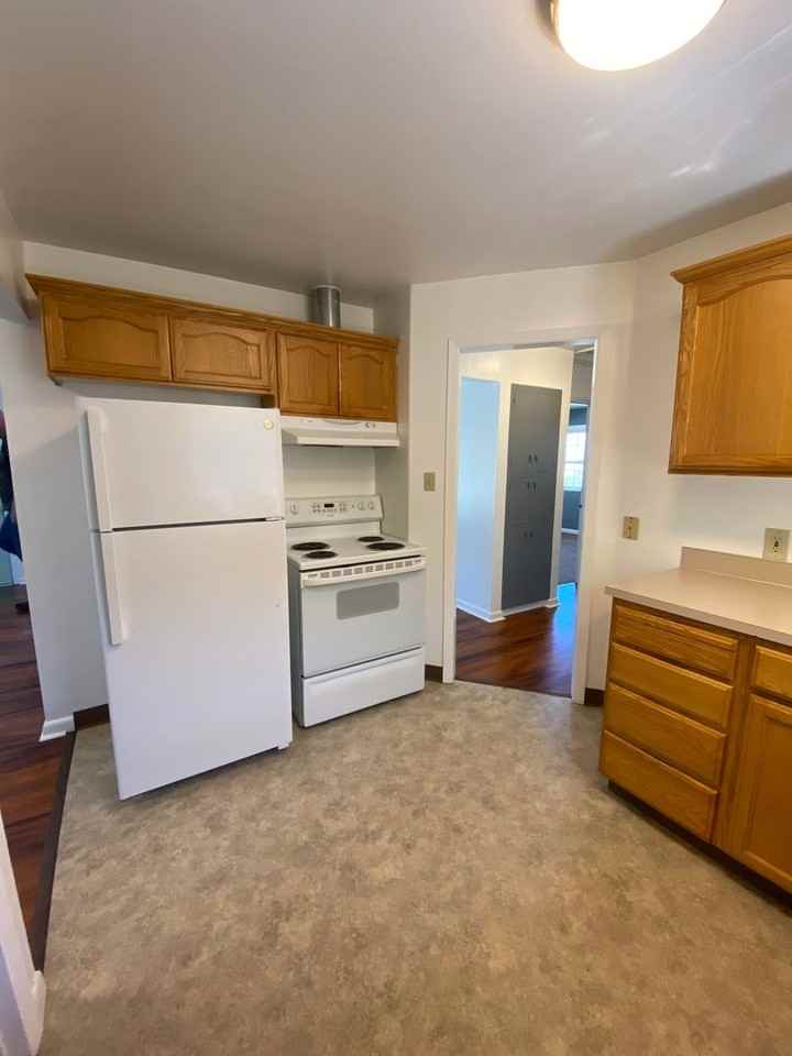 704 W 14th St - Photo 6 of 10