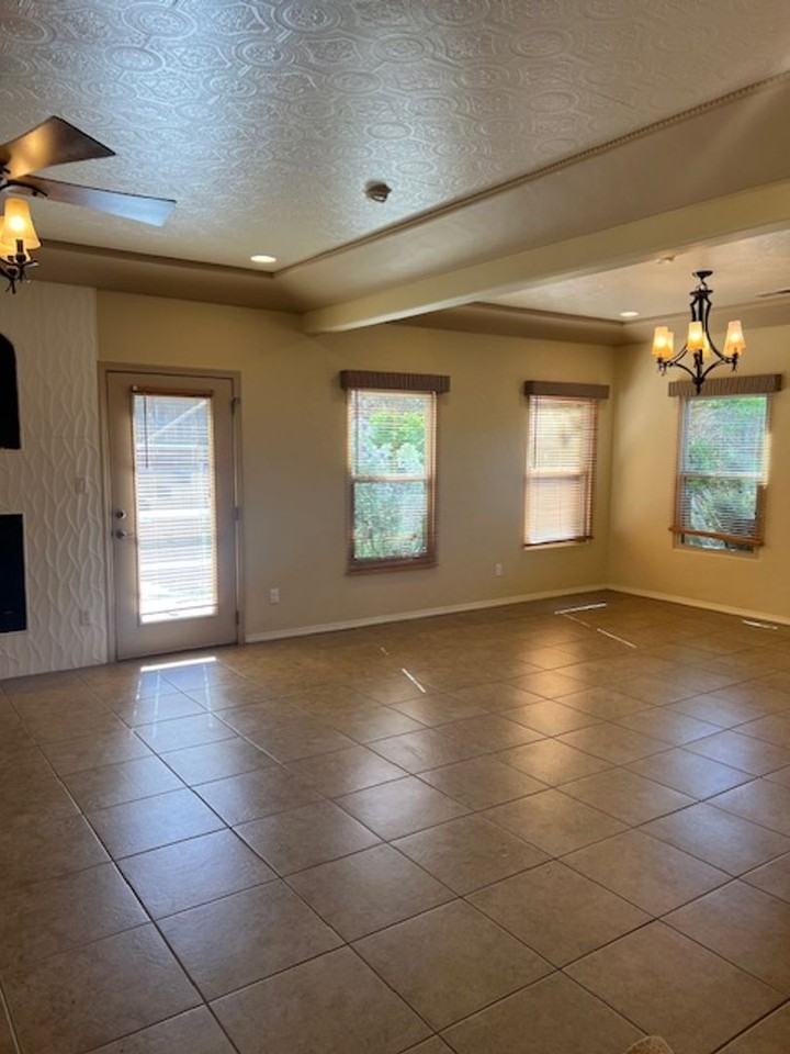 3400 Del Agua Ct Ne - Photo 3 of 31