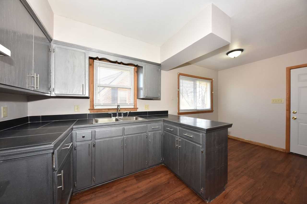 4524 W Capitol Dr - Photo 3 of 14