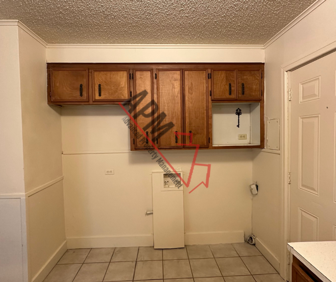 1605 Filhiol Ave - Photo 3 of 8