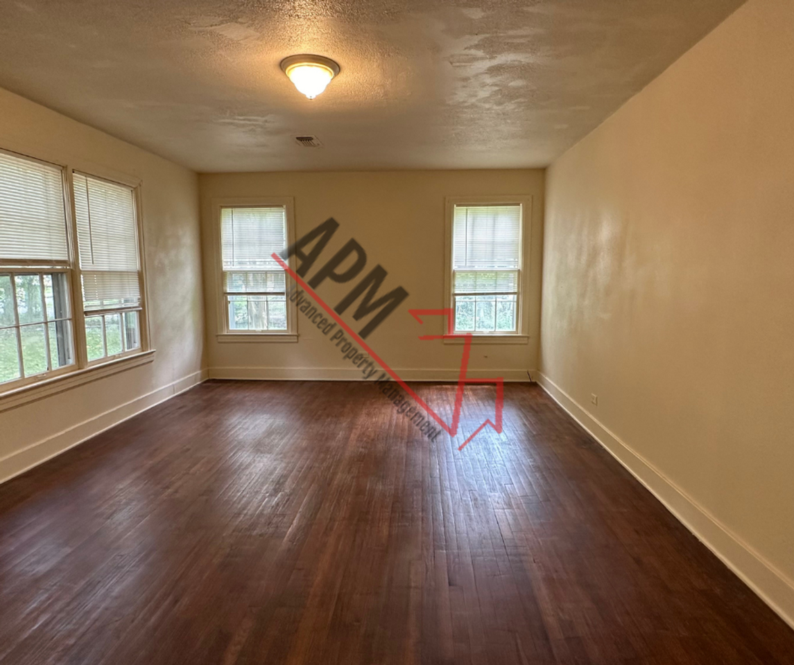 1605 Filhiol Ave - Photo 4 of 8