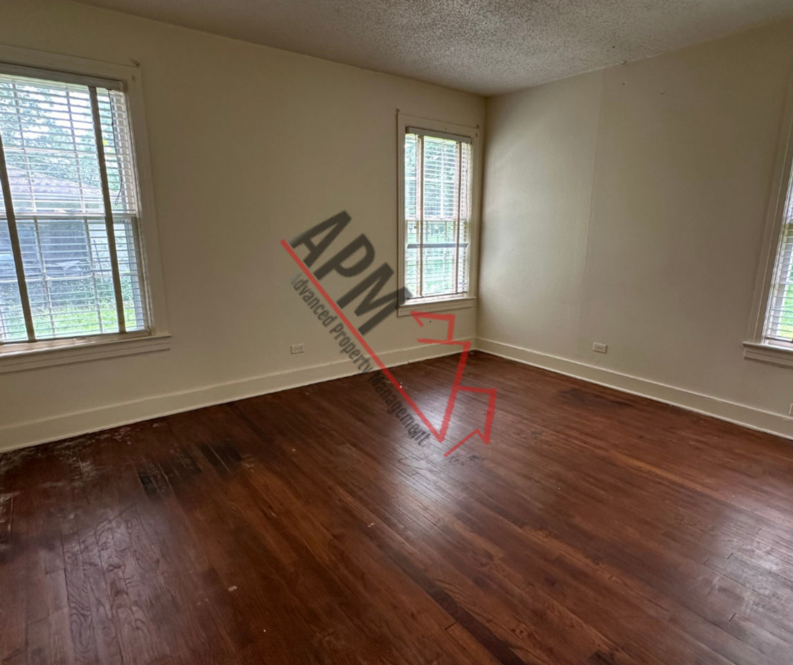 1605 Filhiol Ave - Photo 5 of 8