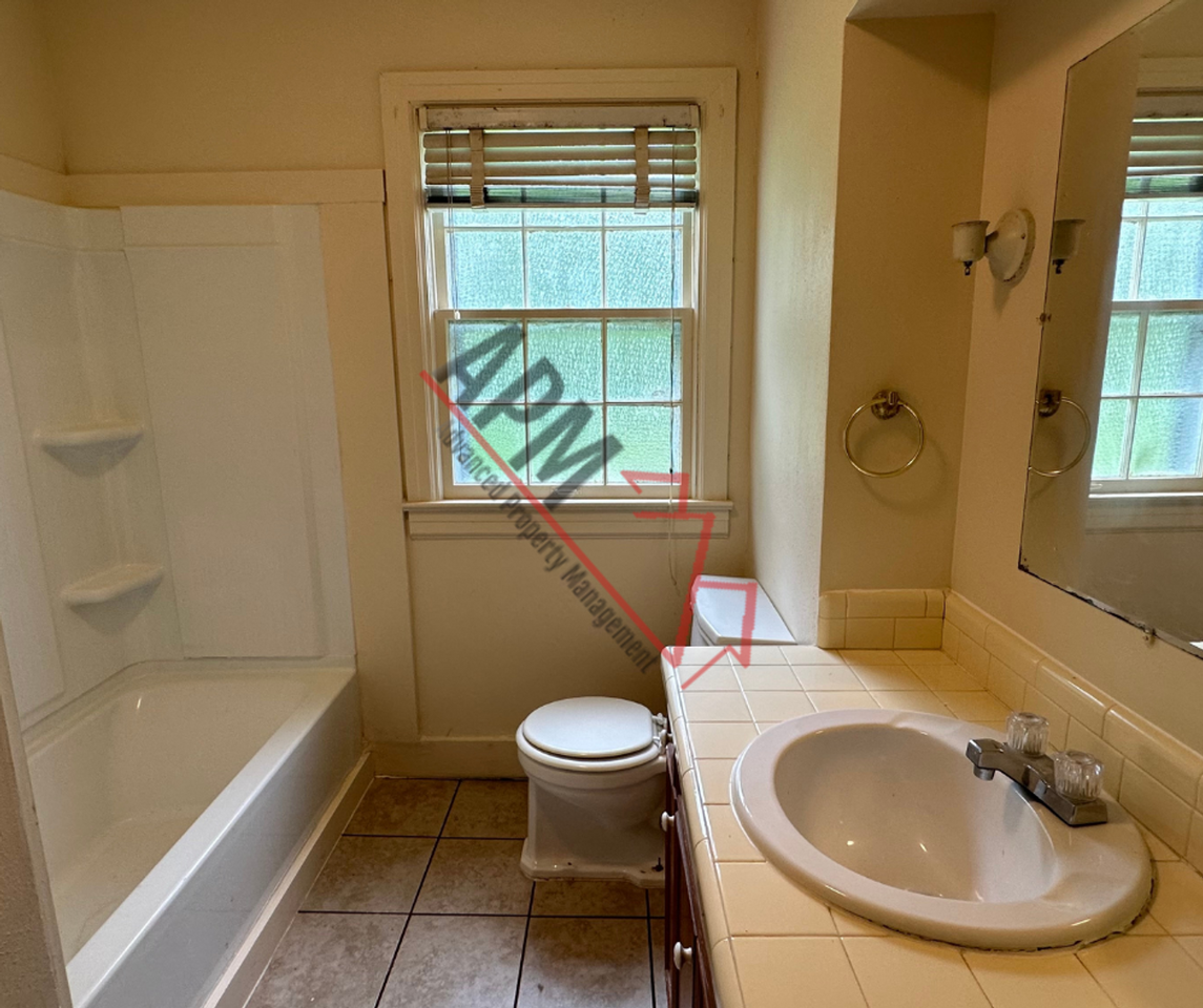 1605 Filhiol Ave - Photo 6 of 8