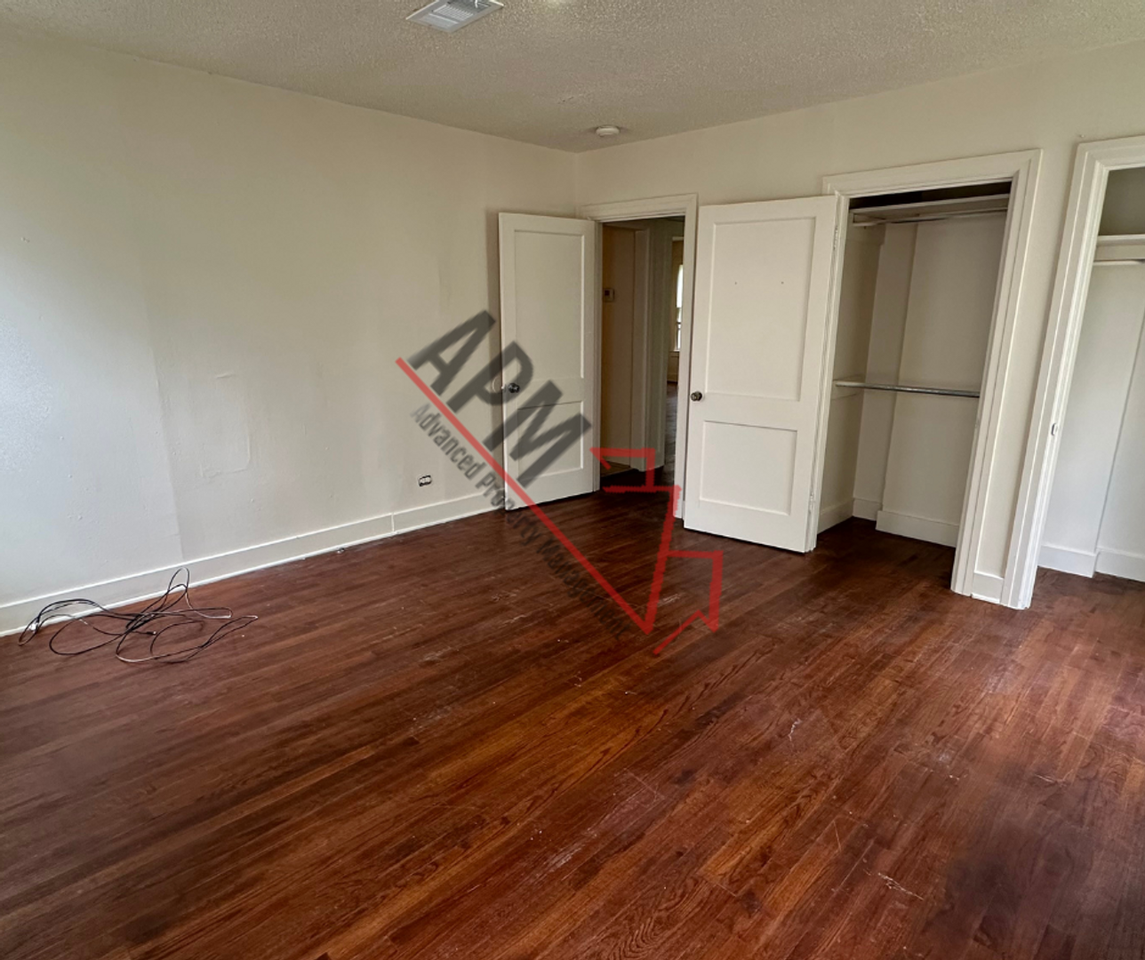 1605 Filhiol Ave - Photo 7 of 8