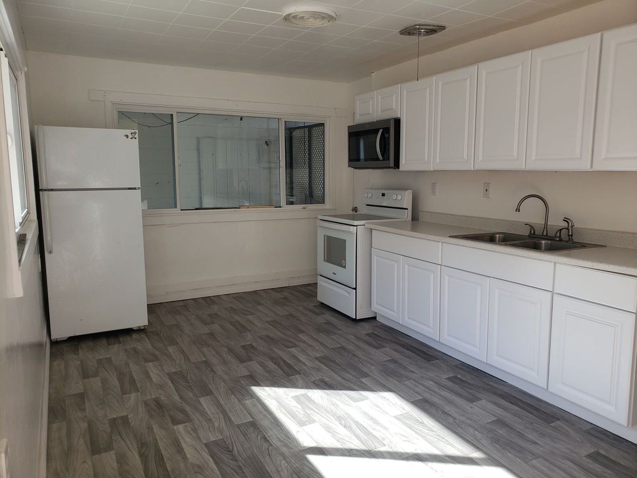 12998B Lakeshore Dr - Photo 2 of 17