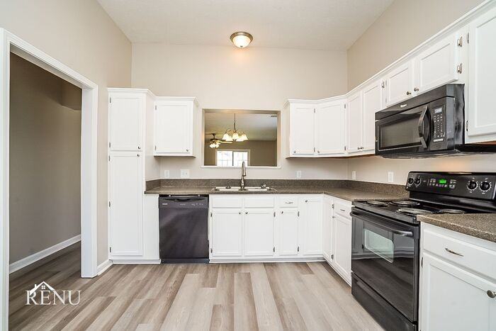 1105 Heather Dr - Photo 2 of 16