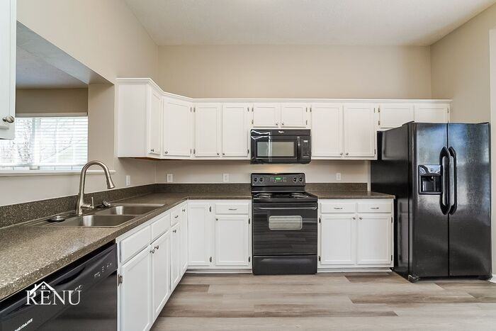 1105 Heather Dr - Photo 3 of 16