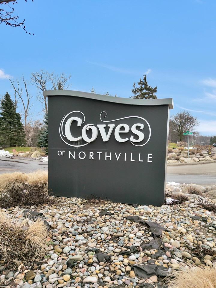 21096 Boulder Cir #21096 - Photo 5 of 48