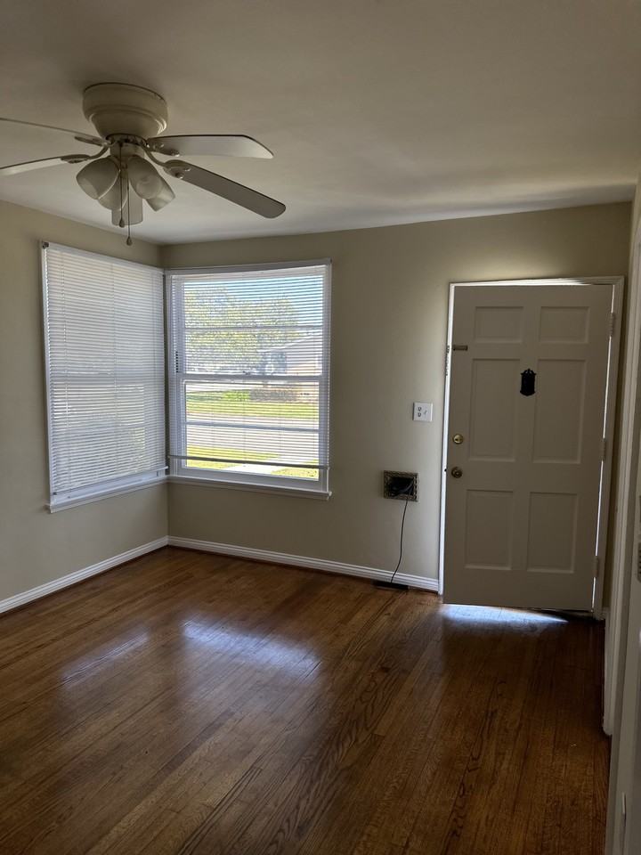 2204 Cabrillo Ave #C - Photo 3 of 18