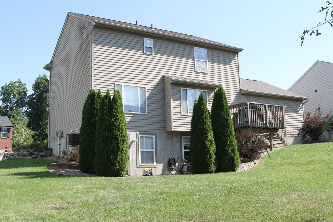 1279 Brookstone Dr #NA - Photo 3 of 8