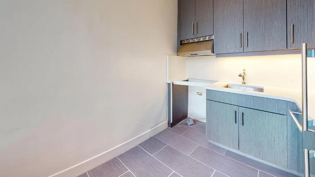 Christopher St #8J - Photo 5 of 8