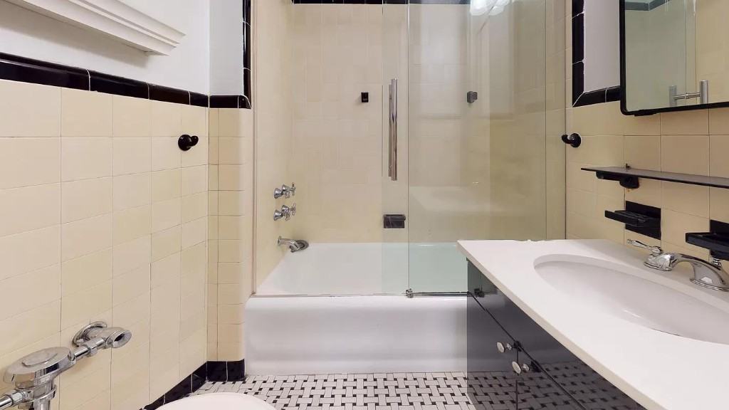 Christopher St #8J - Photo 7 of 8