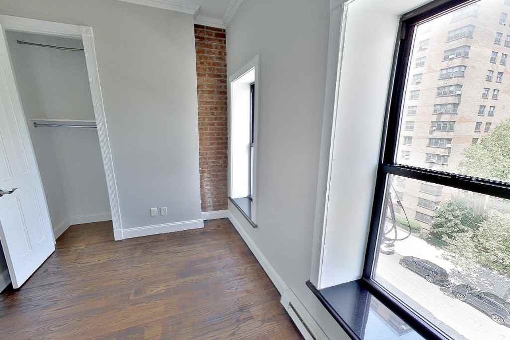 E 106th St #27 - Photo 3 of 7