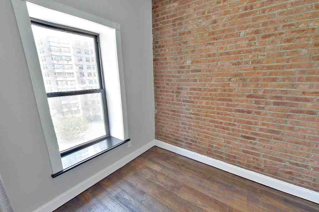 E 106th St #27 - Photo 4 of 7