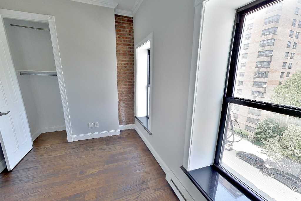 E 106th St #27 - Photo 5 of 7