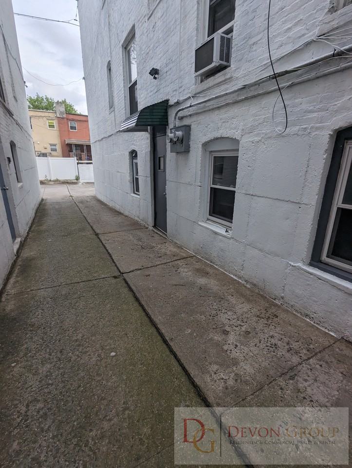W 238th St & Irwin Ave #G2