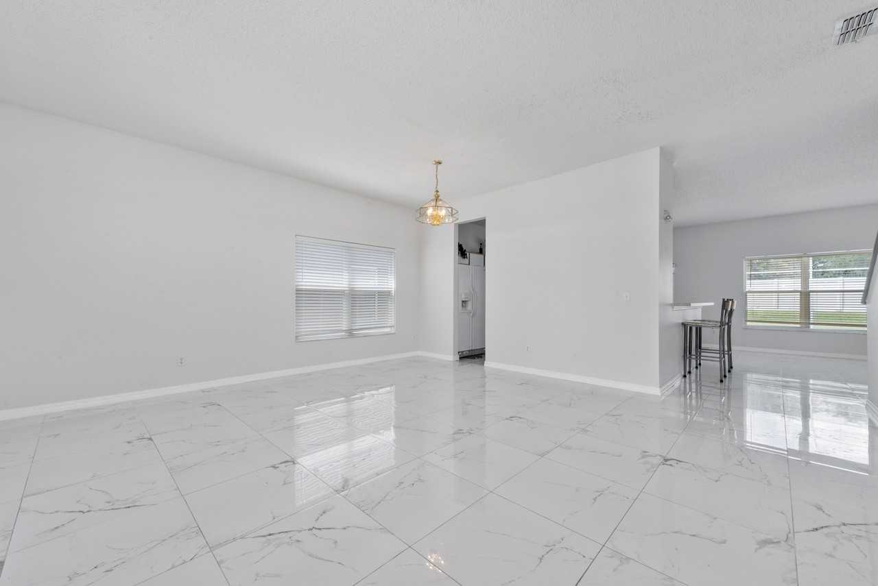 746 Lockbreeze Dr #1 - Photo 3 of 34