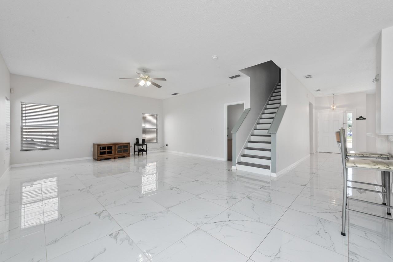 746 Lockbreeze Dr #1 - Photo 6 of 34