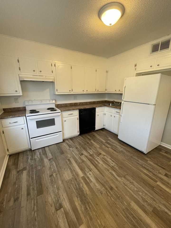 40 Carolane Drive #2 - Photo 2 of 11