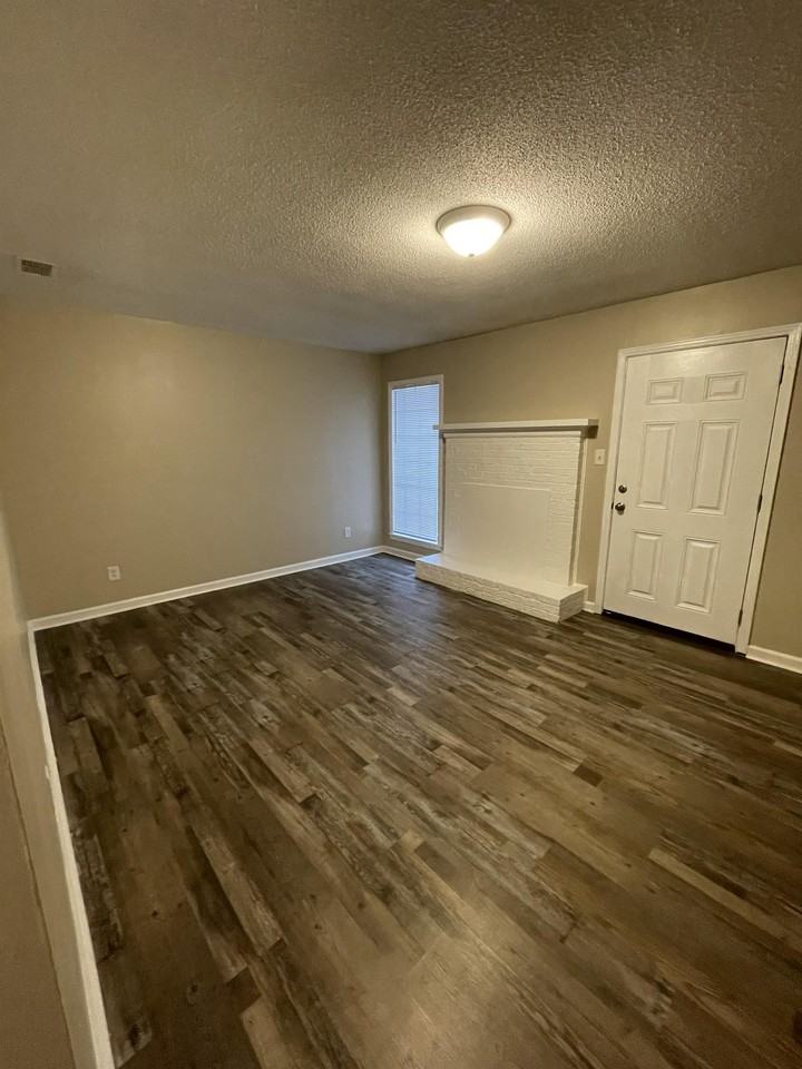 40 Carolane Drive #2 - Photo 5 of 11