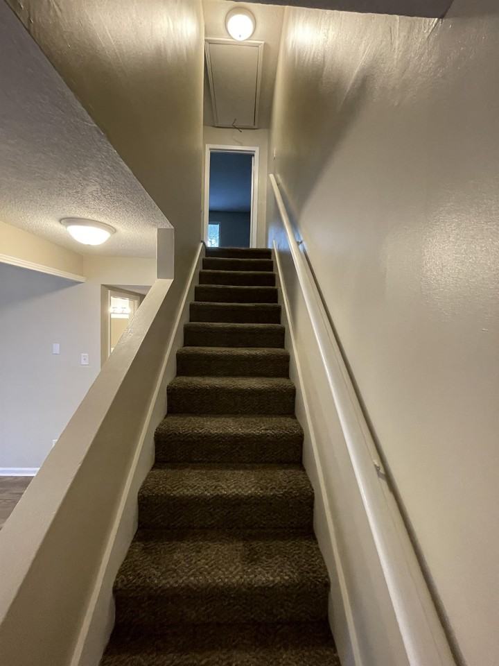 40 Carolane Drive #2 - Photo 7 of 11