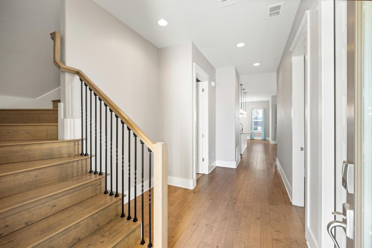 56 Penelope St #1 - Photo 4 of 50