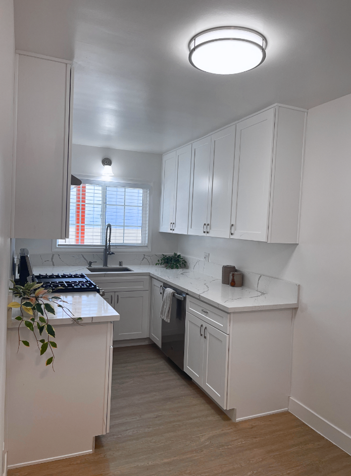 1601 N. Normandie - Photo 2 of 8