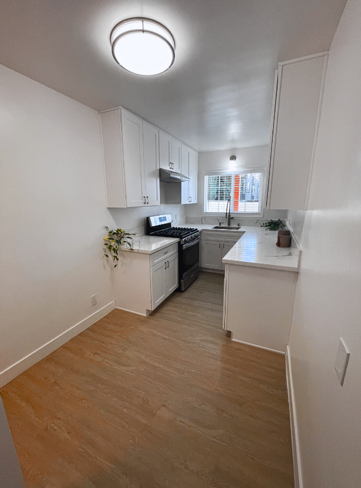 1601 N. Normandie - Photo 3 of 8