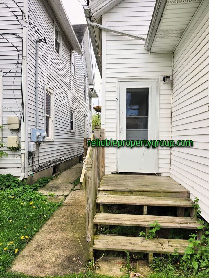 239 E Woodland Ave - Photo 2 of 16