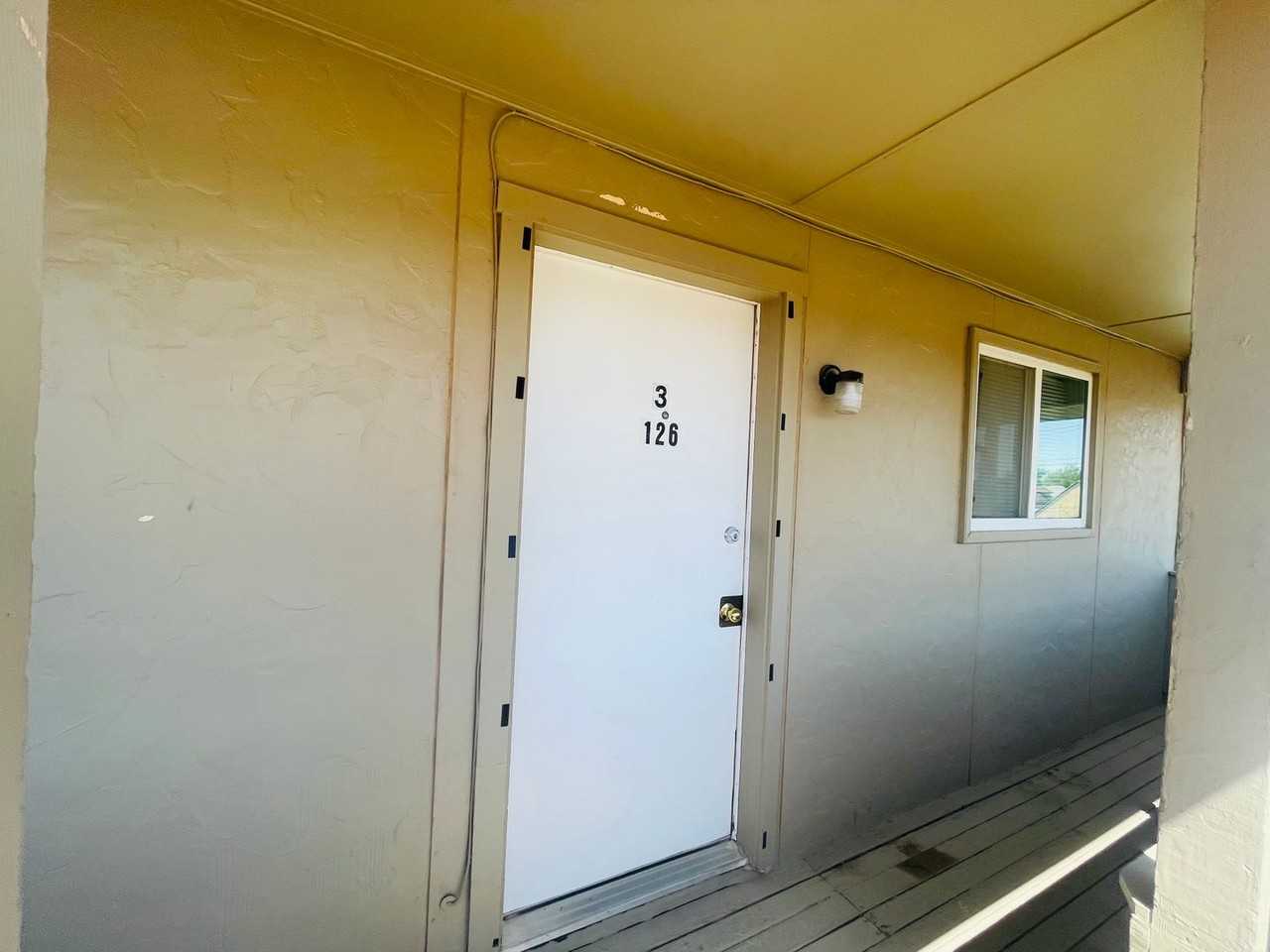 126 N Avenue E - Photo 2 of 10