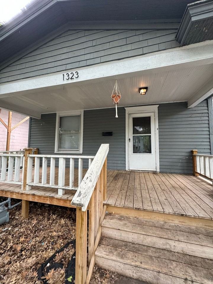 1323 Sw Garfield Ave - Photo 2 of 18