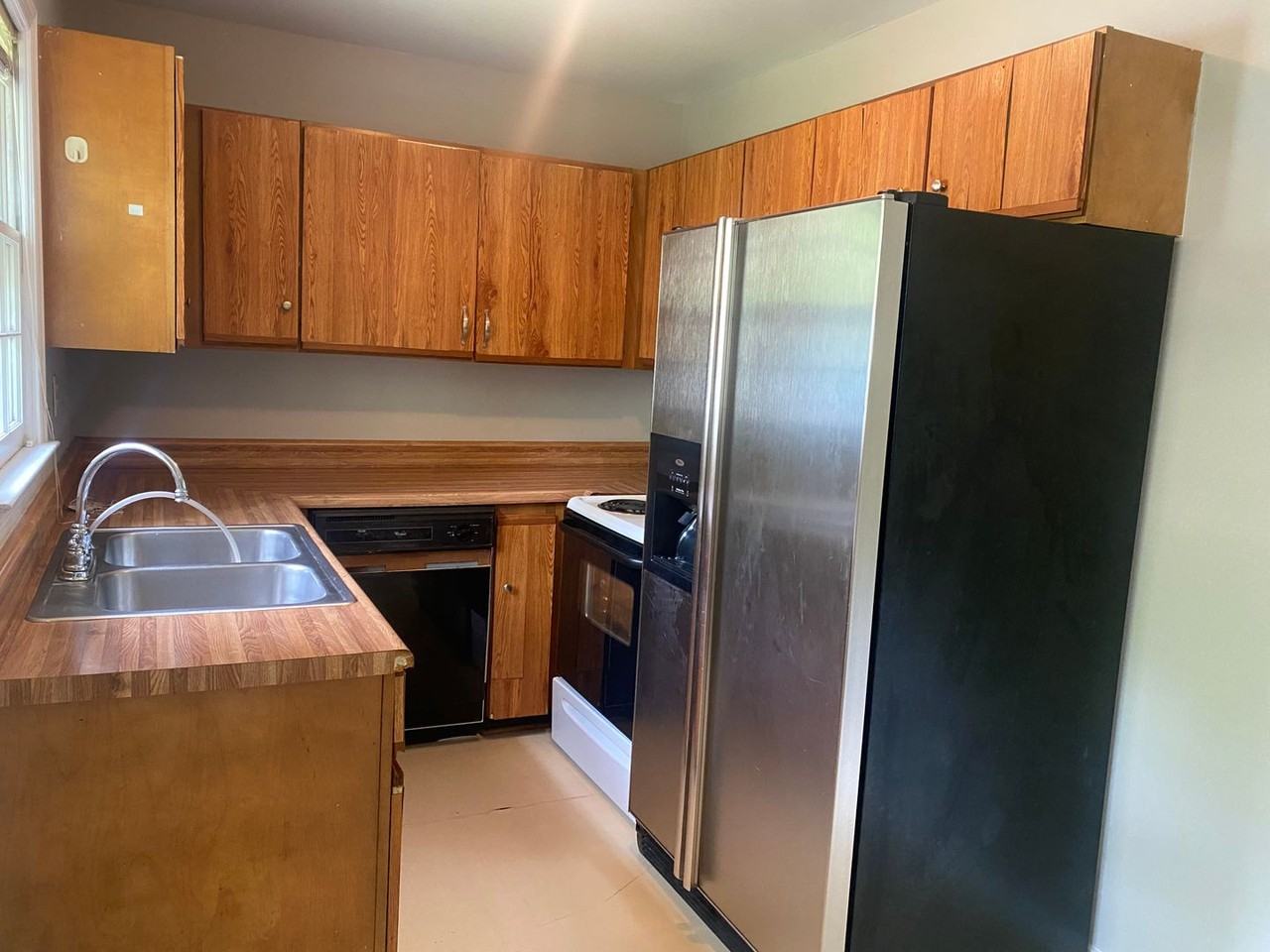 7505 Hawthorne Ave - Photo 2 of 12