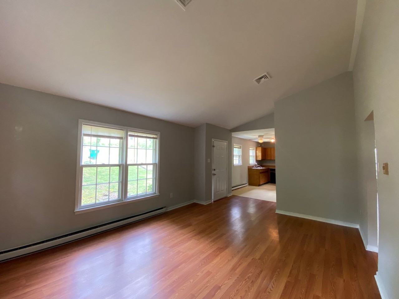7505 Hawthorne Ave - Photo 5 of 12