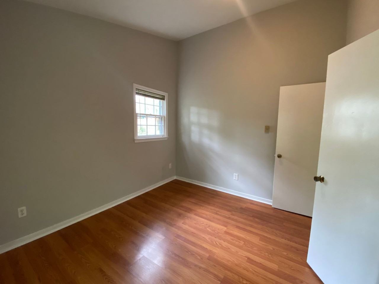 7505 Hawthorne Ave - Photo 7 of 12