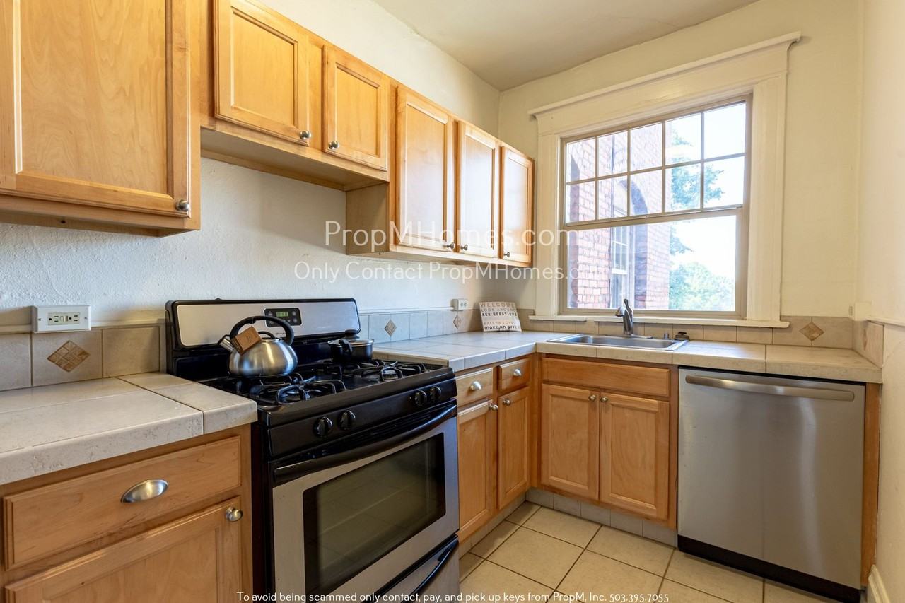 2109 Nw Irving St #307