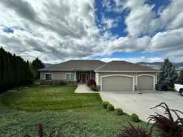 featured image of 718 Briarwood Dr