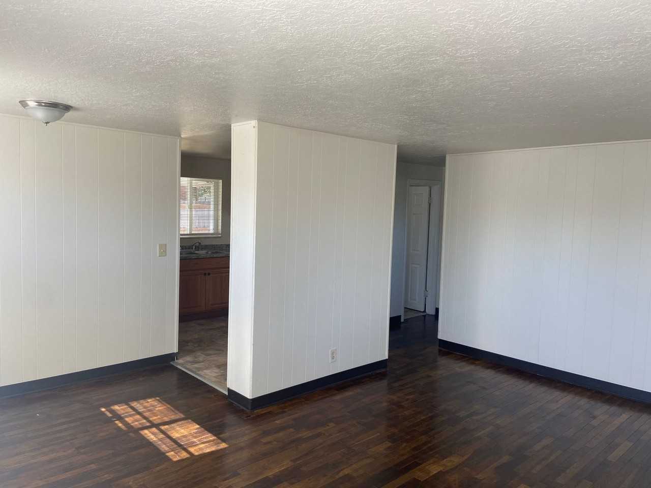 302/304 W Court St - Photo 3 of 13