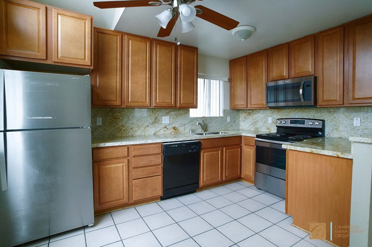 4255 Winona Ave - Photo 5 of 10