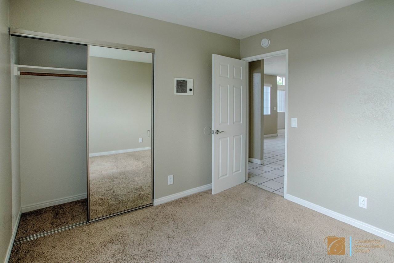 4255 Winona Ave - Photo 6 of 10