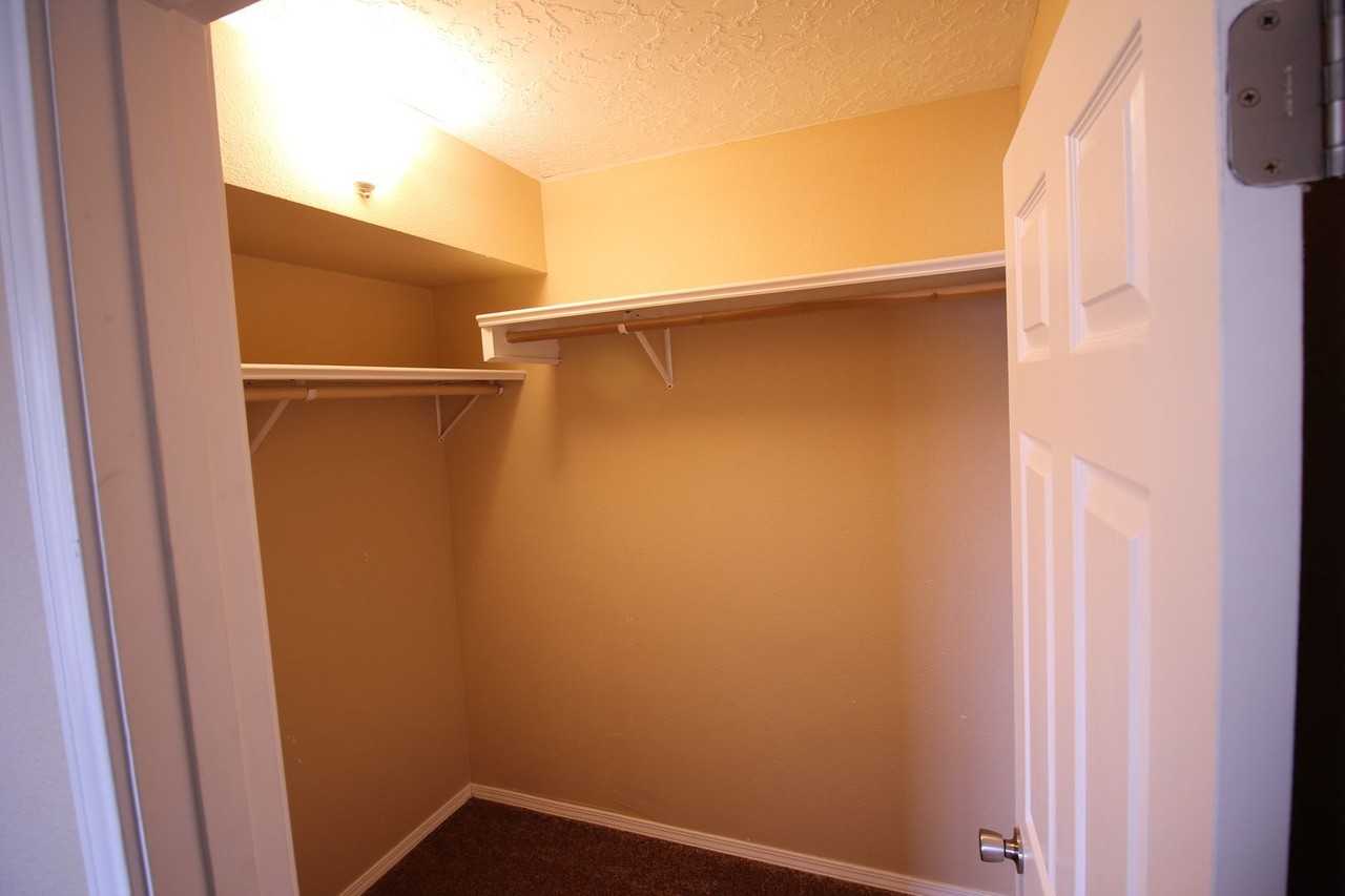 1004 Mockingbird Ln - Photo 7 of 11