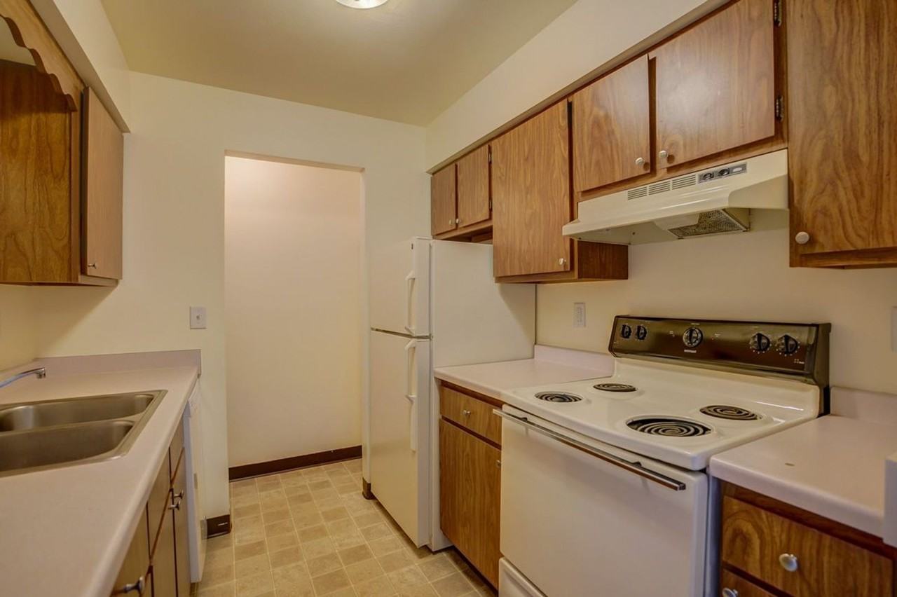 Westchester House - 2928 - Photo 5 of 15