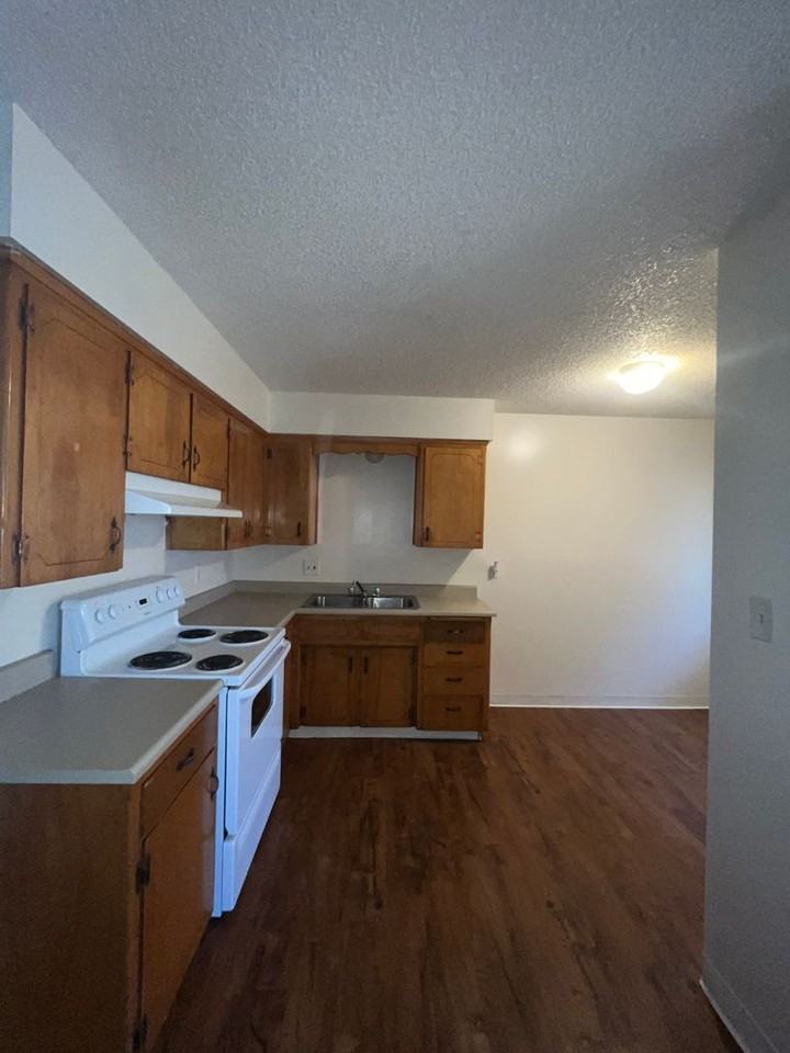 2343 - Photo 3 of 9