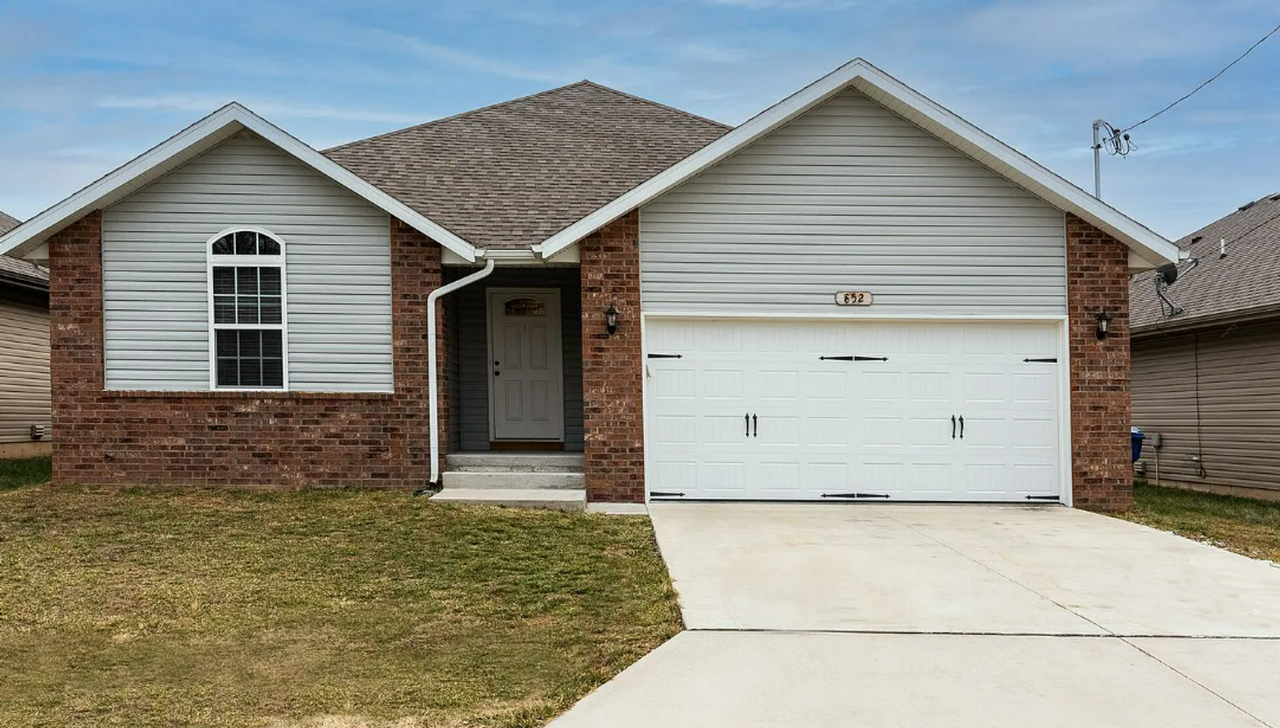 852 S Waco Ave - Photo 2 of 11