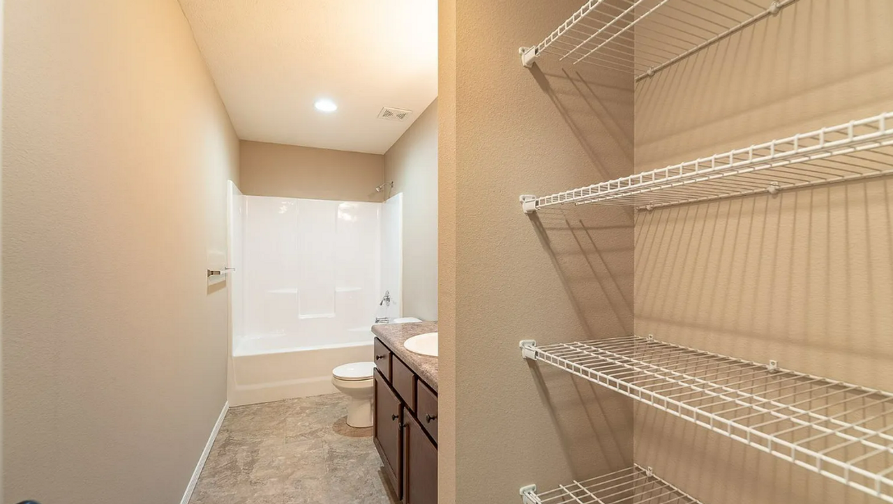 852 S Waco Ave - Photo 3 of 11