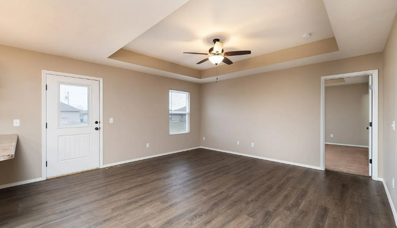 852 S Waco Ave - Photo 5 of 11
