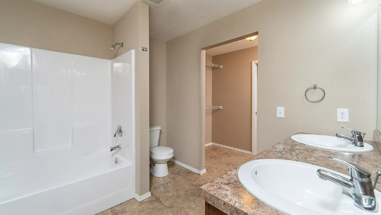 852 S Waco Ave - Photo 6 of 11